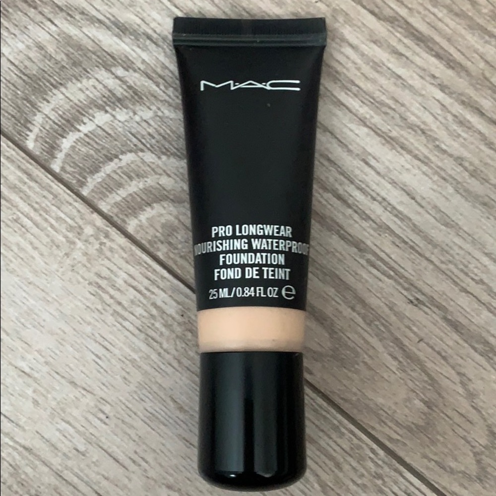 Mac Pro Longwear foundation NW20